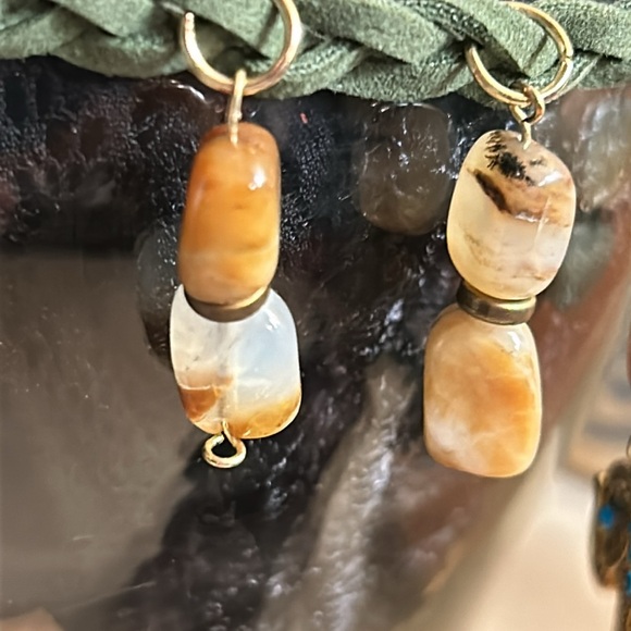 Green faux suede choker w Peruvian Opal & Elephant charm - Picture 8 of 9